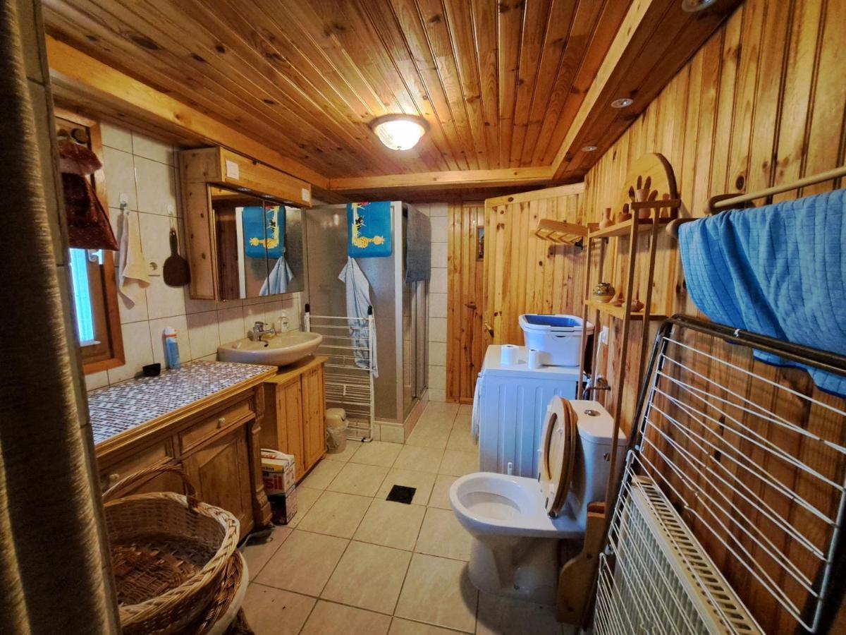 Villa Cosy House In Picturesque Jura Doucier Esterno foto