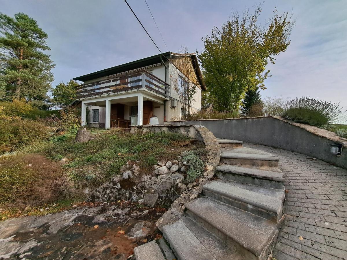 Villa Cosy House In Picturesque Jura Doucier Esterno foto